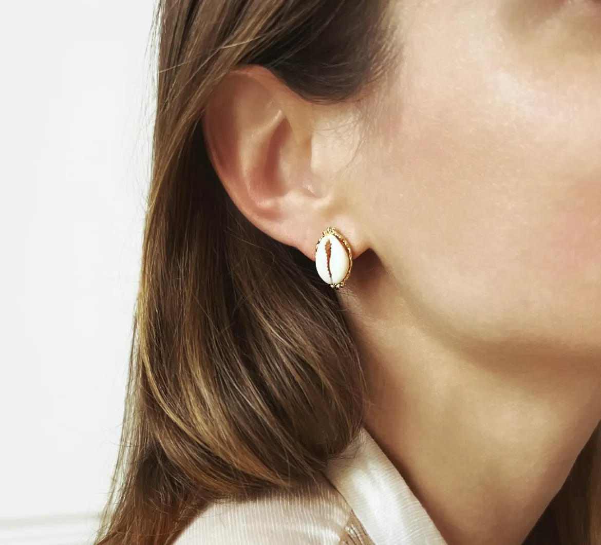 Elise Tsikis Kandilli boucles coquillage doré