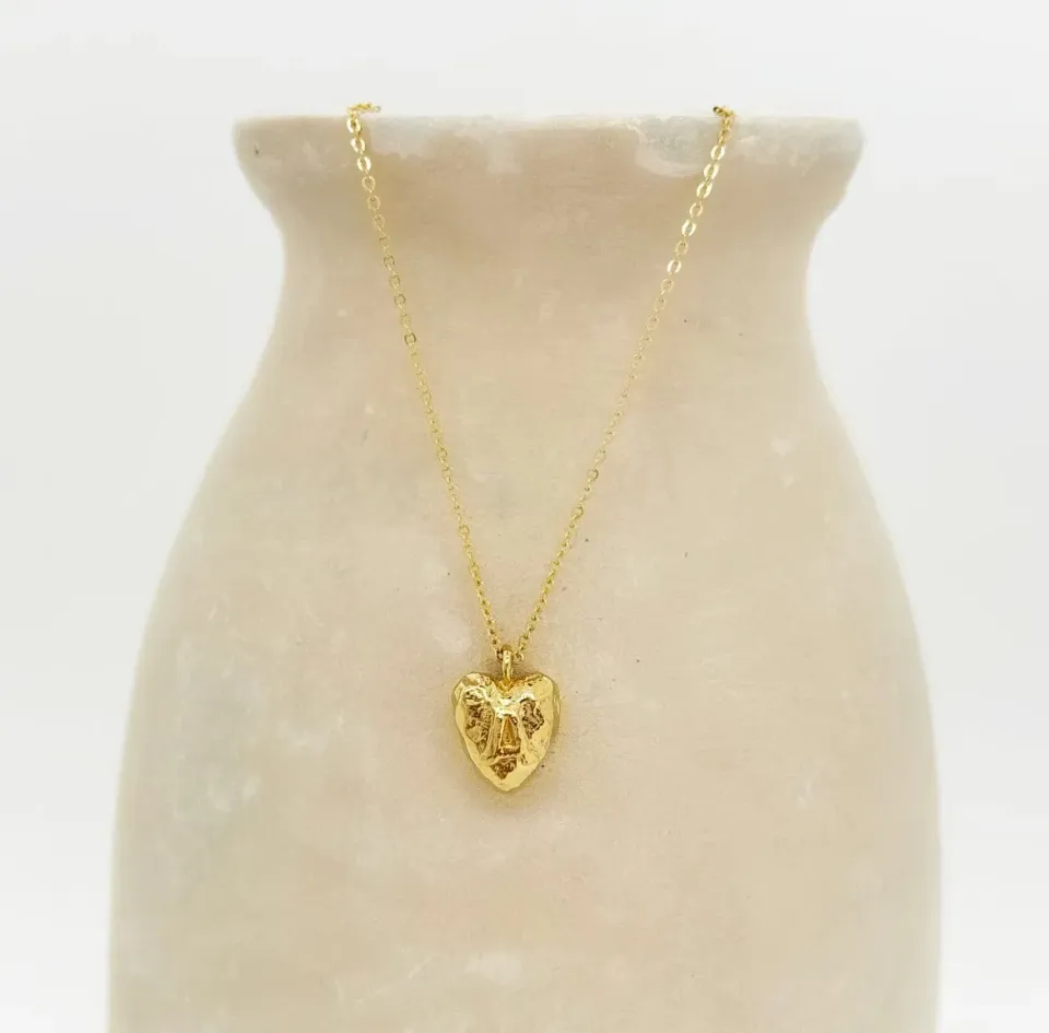 Elise Tsikis Kala collier cœur lettre 40 cm