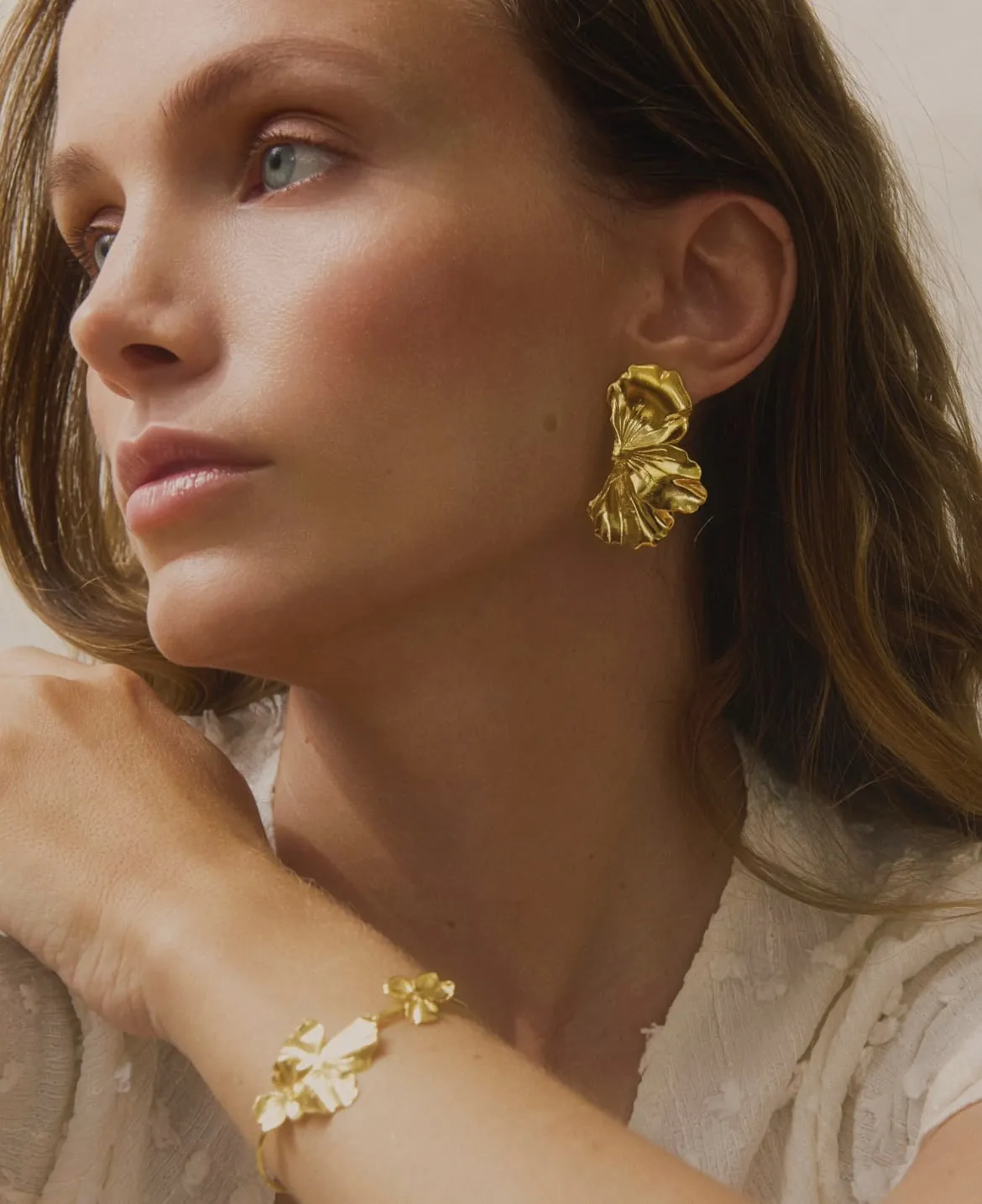 Elise Tsikis Némésis Euménide Medium boucles d'oreilles plaqué or