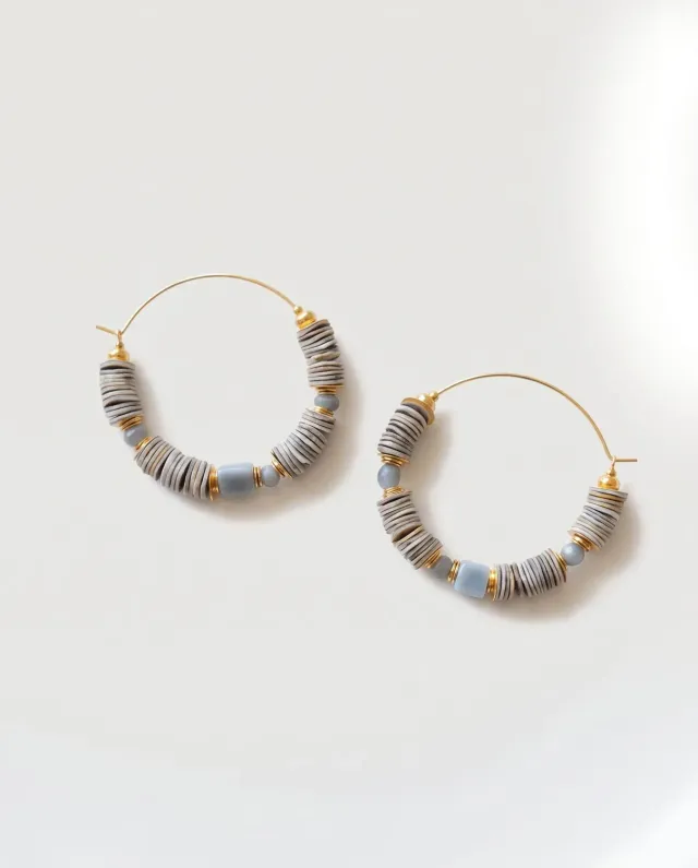 Elise Tsikis Eleftheria Seta boucles perles dorées