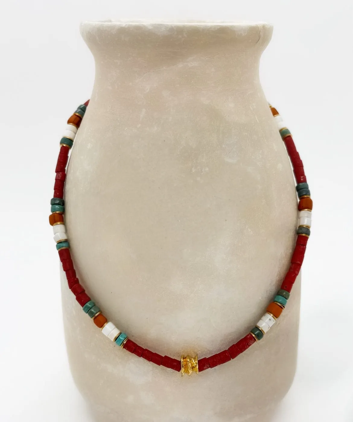 Elise Tsikis Meada collier blanc pierres naturelles