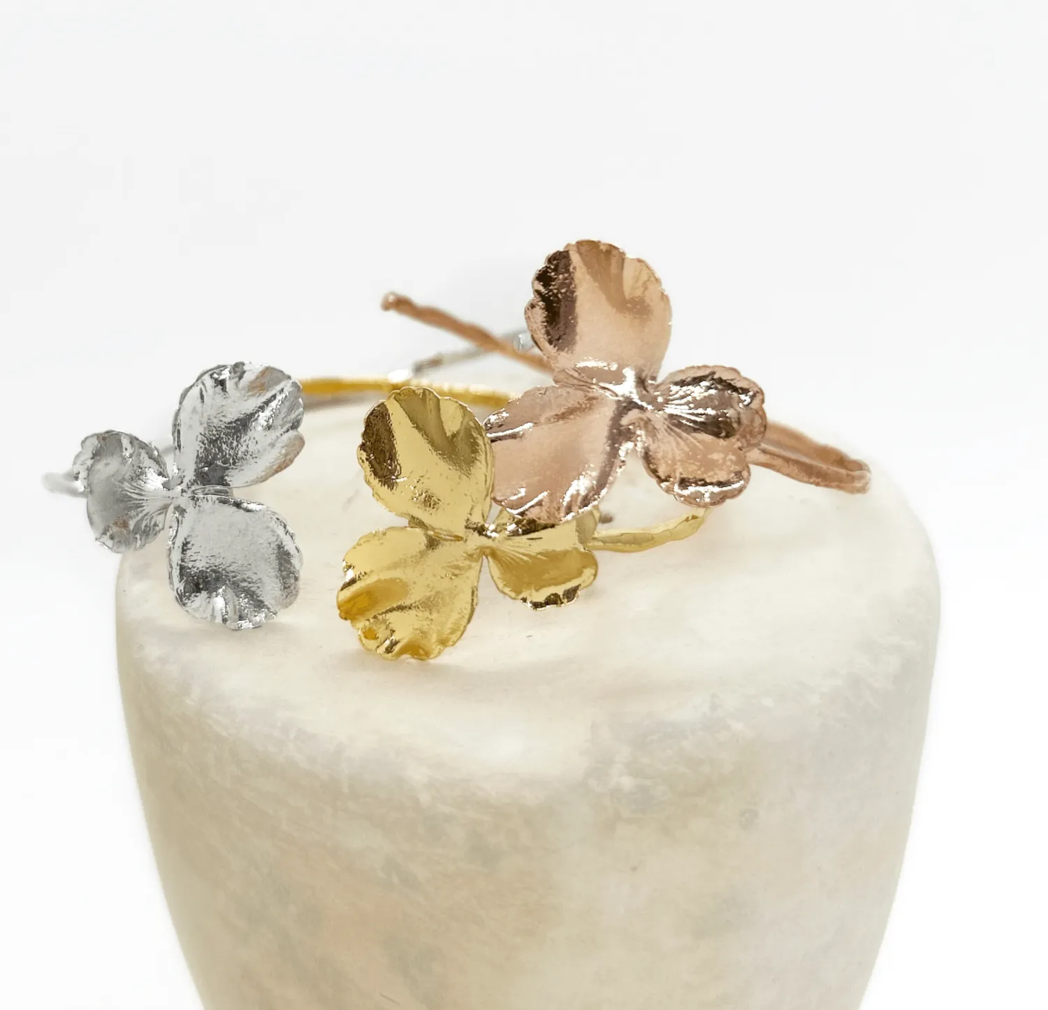 Elise Tsikis Pensée jonc bracelet or jaune ajustable