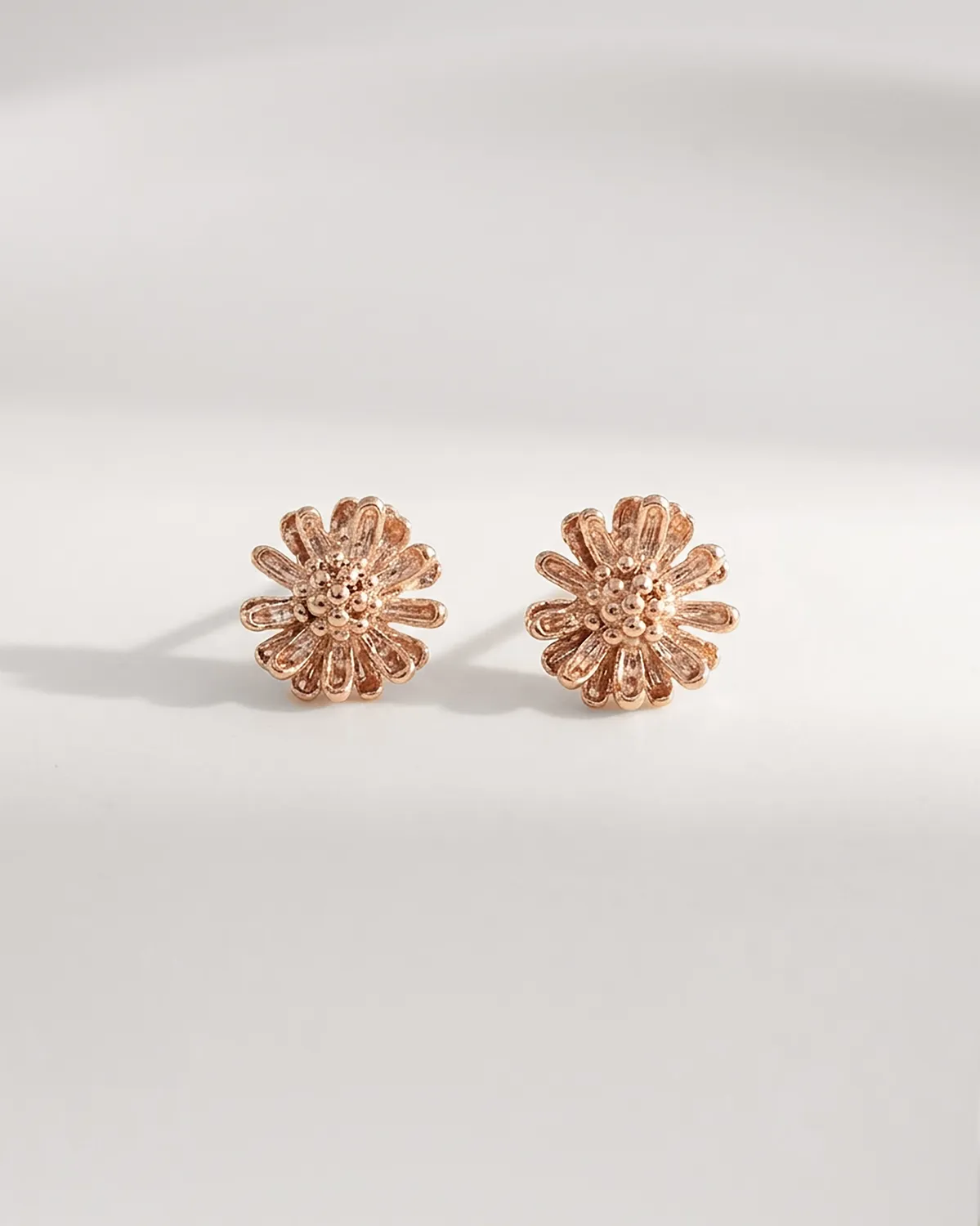 Elise Tsikis Marguerite Small boucles or jaune puces