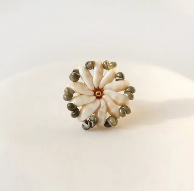Elise Tsikis Inga bague couronne coquillages