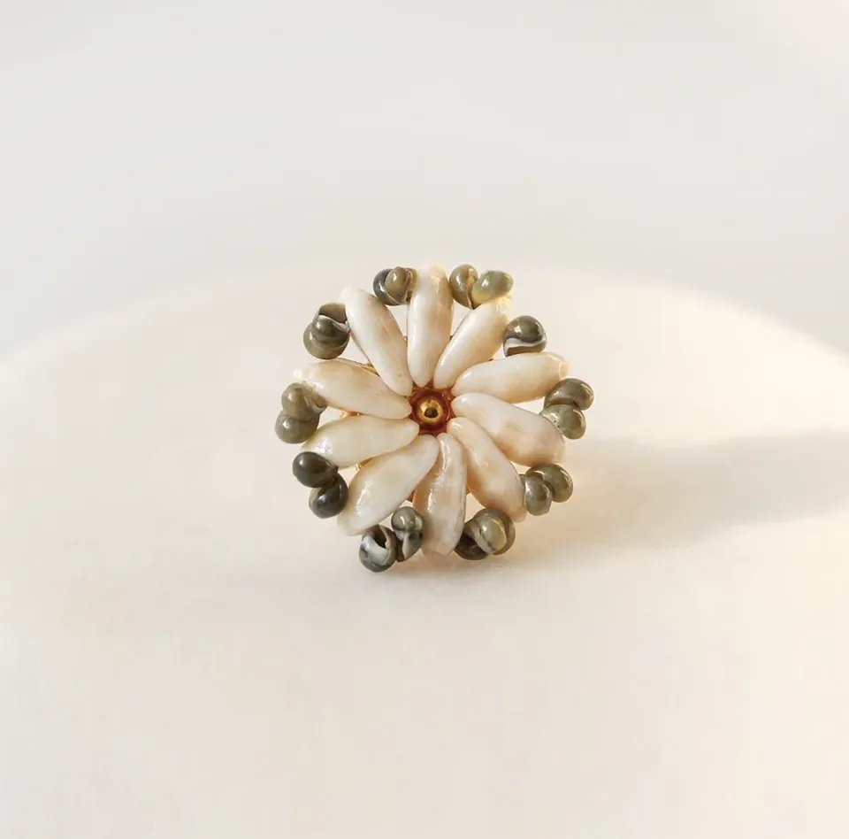 Elise Tsikis Inga bague couronne coquillages