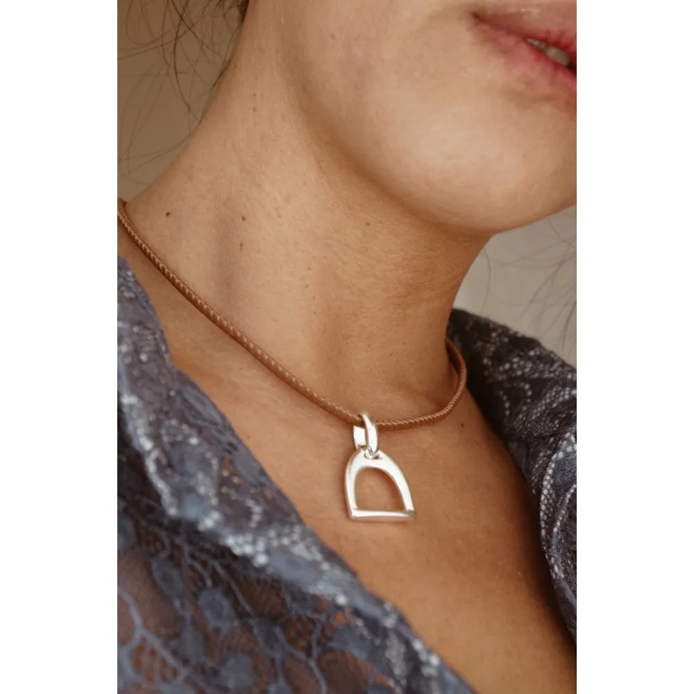 Secret de Cuir N°260 ras de cou cuir étrier argent