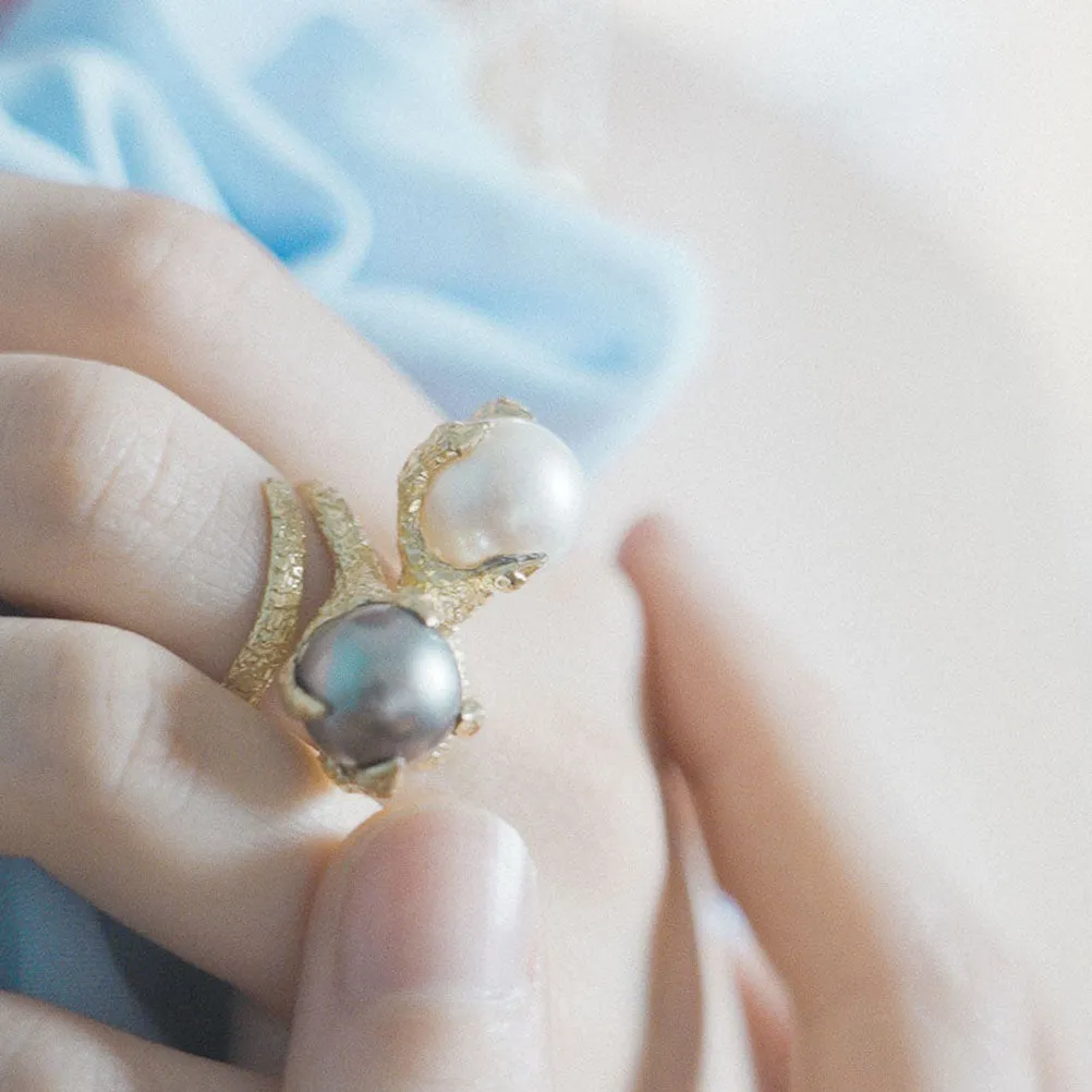 Lorella Tamberi Canal Artemis Talon Ring with Tahitian Pearl bague dorée