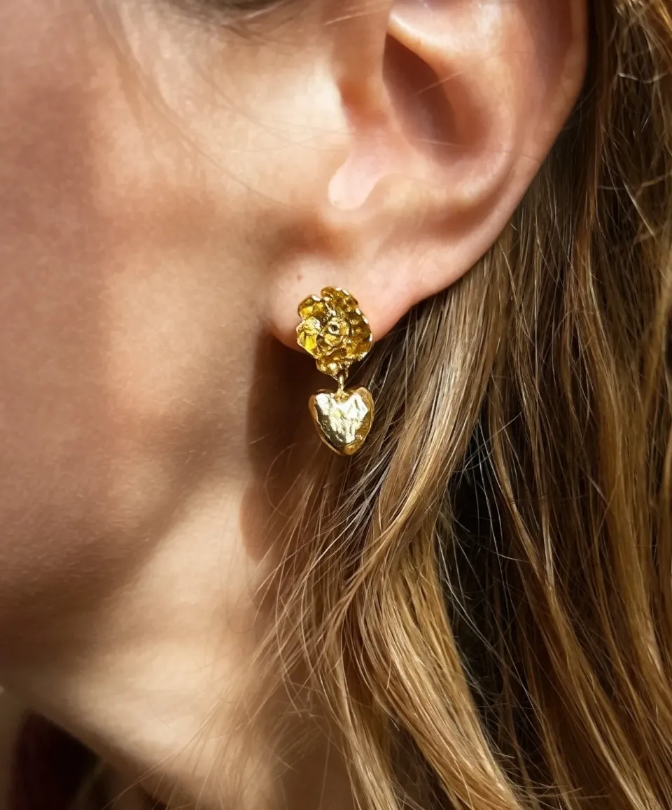 Elise Tsikis Karvina boucles d’oreilles fleur cœur doré
