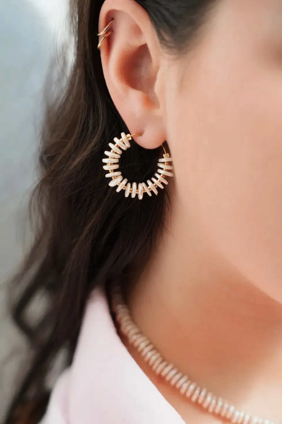 Cloralys Irisé boucles d'oreilles créoles heishi