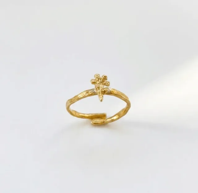 Elise Tsikis Anis bague fleur émaillée jaune enfant