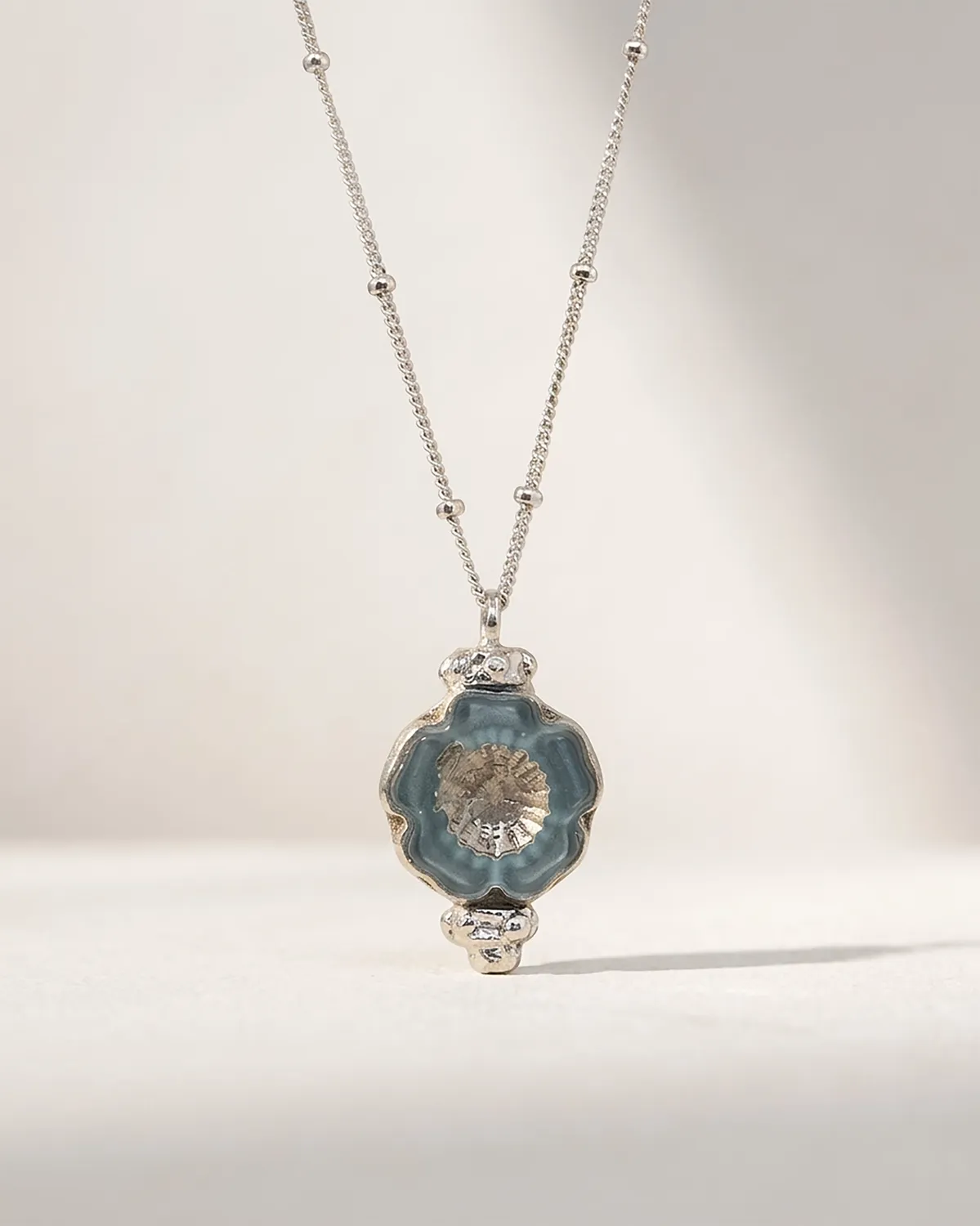 Elise Tsikis Faro collier or jaune 50 cm perle fleur
