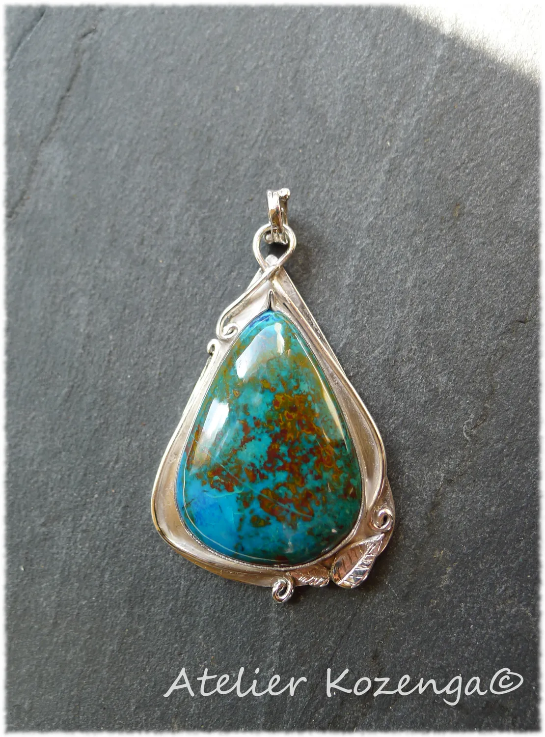 L'Atelier Kozenga Shattuckite pendentif argent 950 bleu