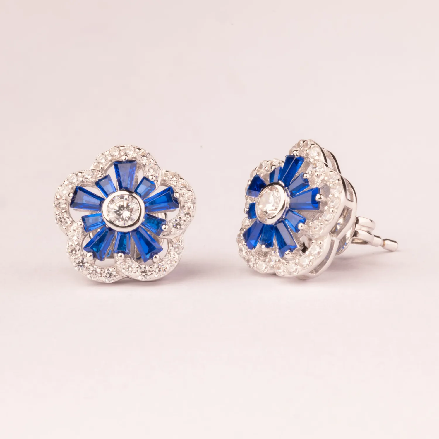 ULTIMA EDIZIONE Fiorellino boucles fleur zircons couleur