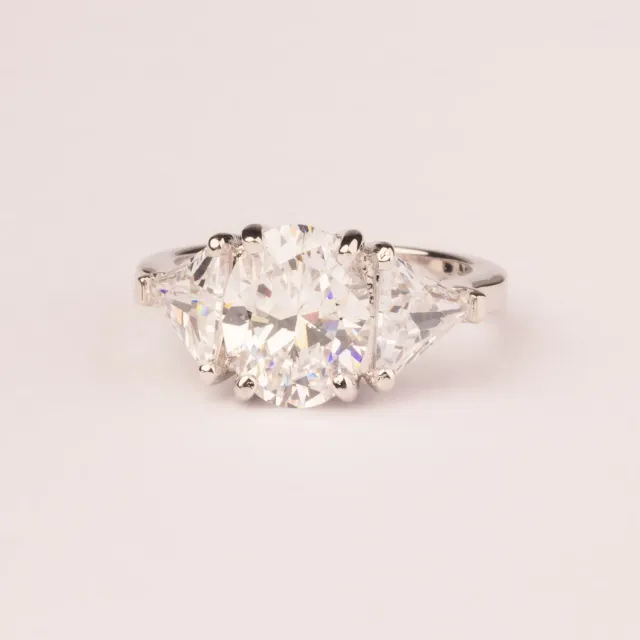 Ultima Edizione Ovale bague zircon blanc 7x10 mm