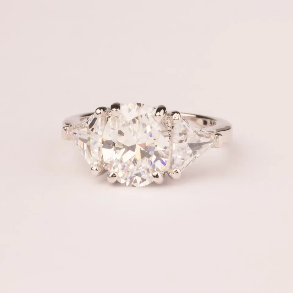 Ultima Edizione Ovale bague zircon blanc 7x10 mm