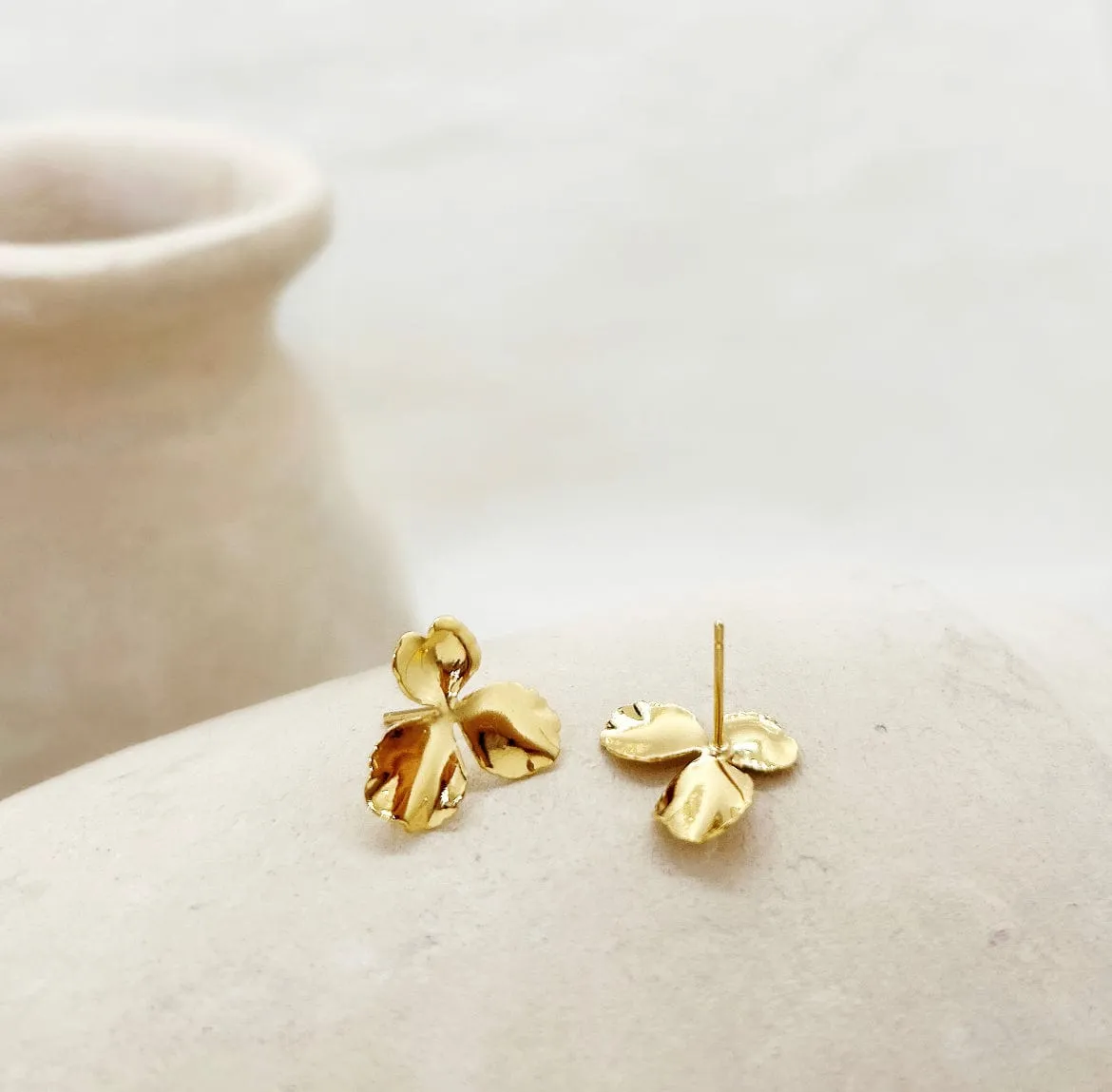 Elise Tsikis Pensée Small boucles doreilles or jaune