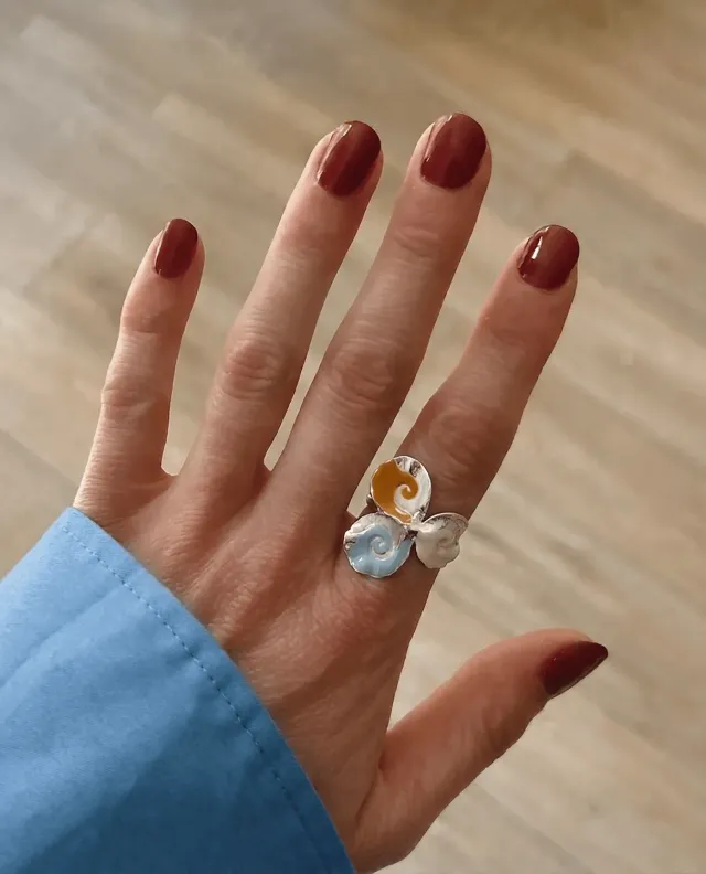 Elise Tsikis Pensée médium bague fleur or jaune