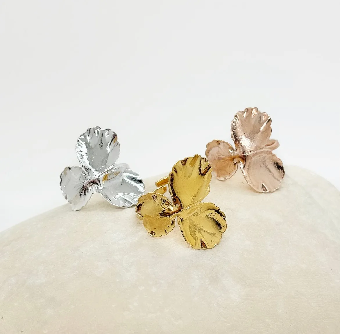 Elise Tsikis Pensée Medium bague fleur or jaune