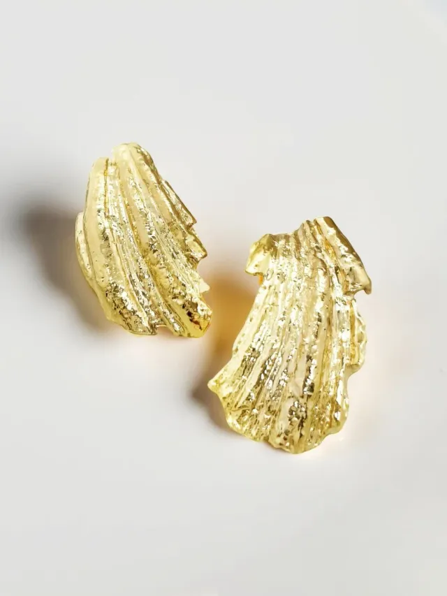 Elise Tsikis Helios Gaia boucles d'oreilles or coquillage