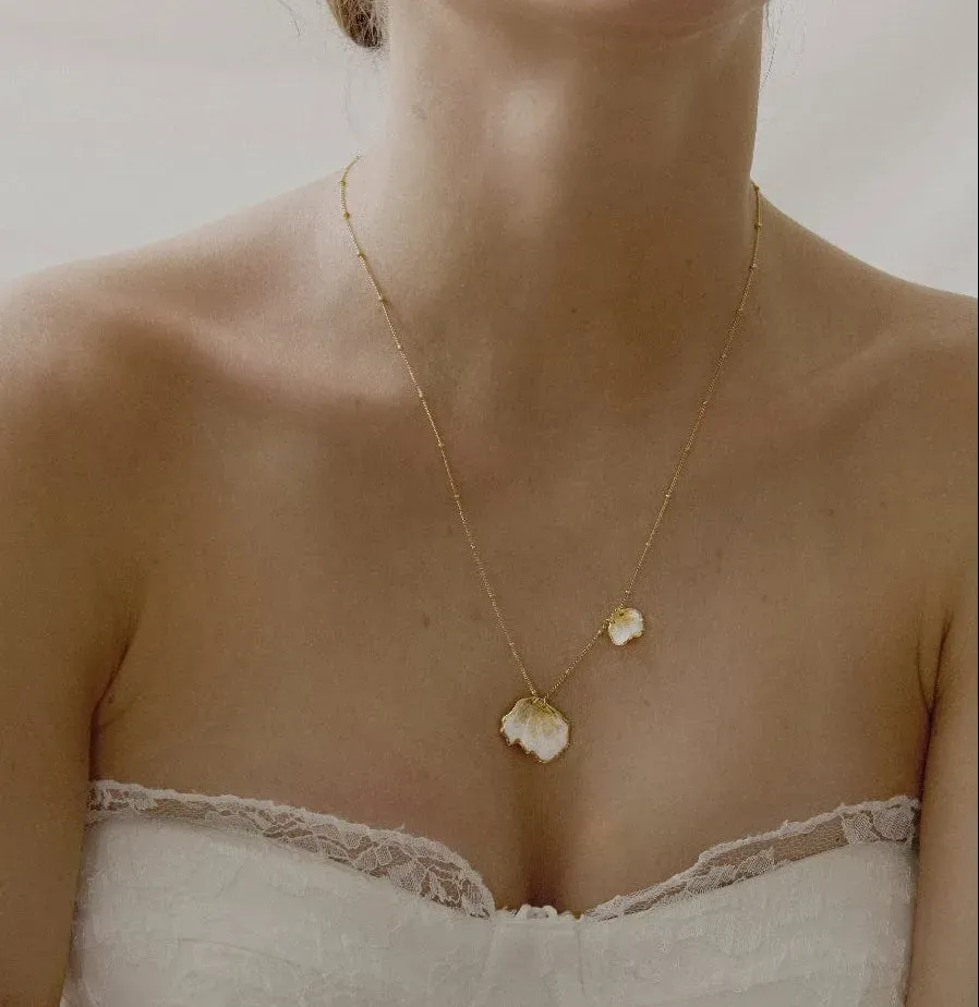 Elise Tsikis Corinthe Émaillé collier fleurs blanc