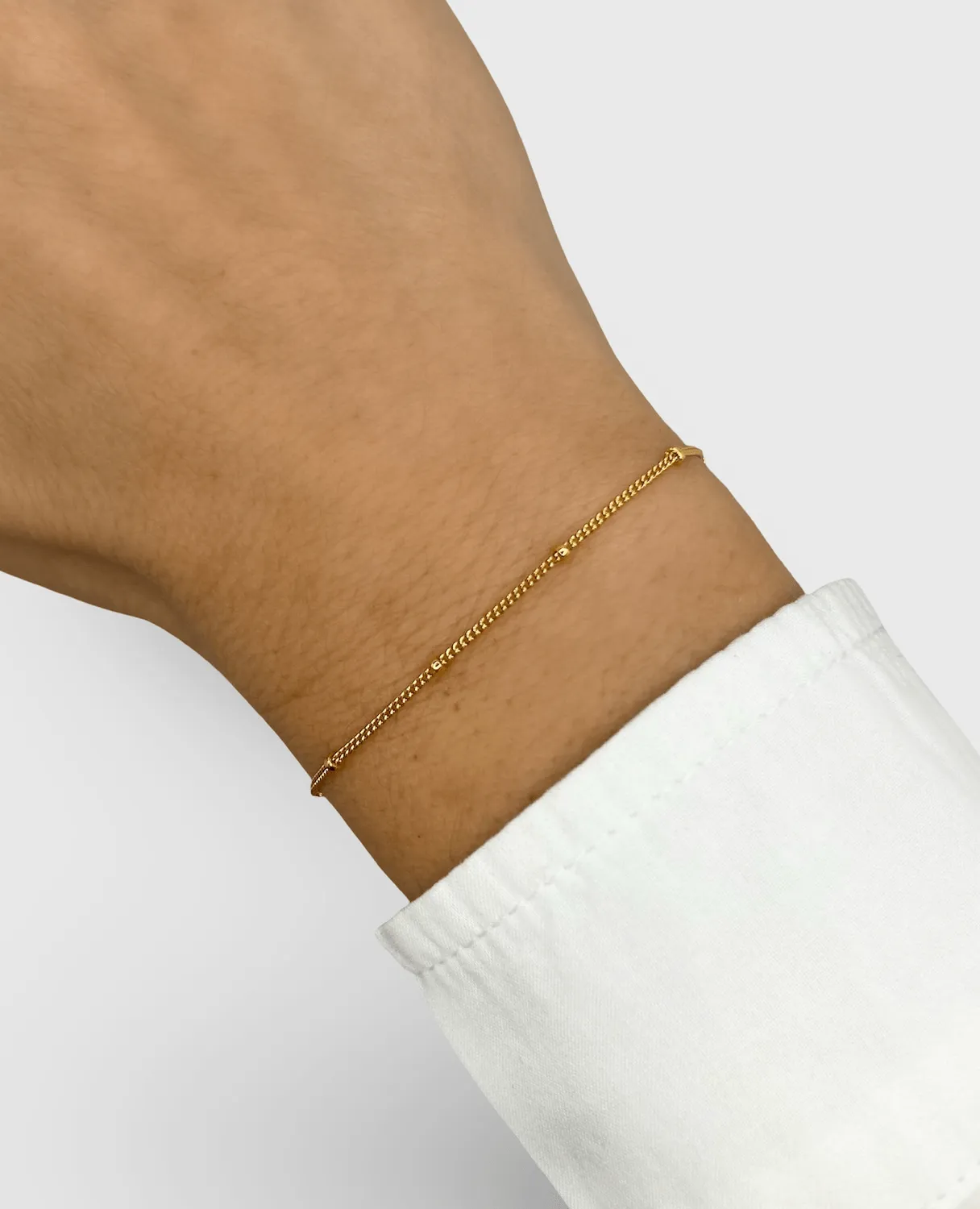 Elise Tsikis Epure Arani bracelet perles dorées