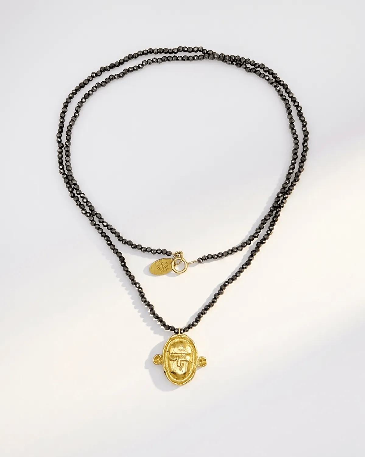 Elise Tsikis Fidaki collier hématite talisman 55 cm