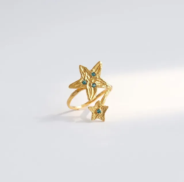 Elise Tsikis Kyle bague dorée cristaux blanc ajustable