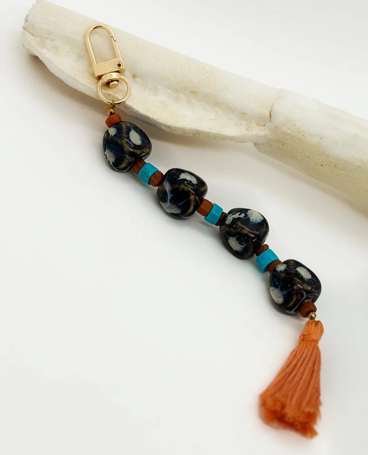Elise Tsikis Kachina Dali bijou de sac orange howlite