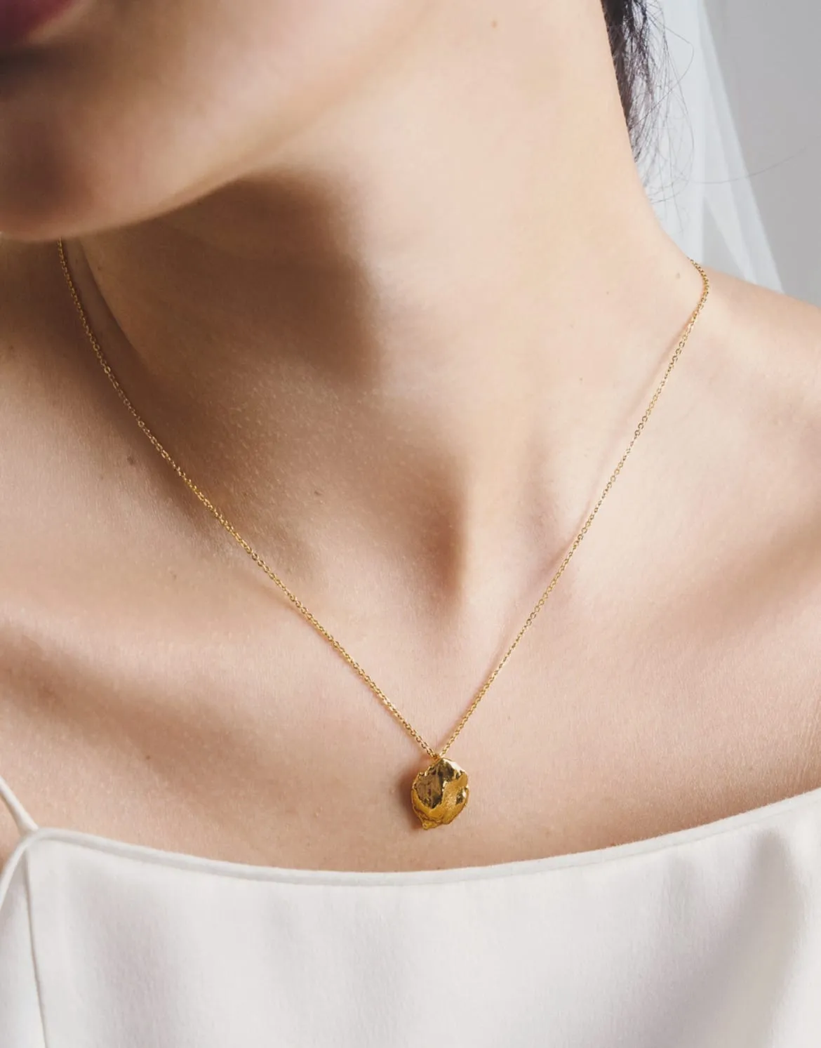 Elise Tsikis Figios collier breloque or 45 cm