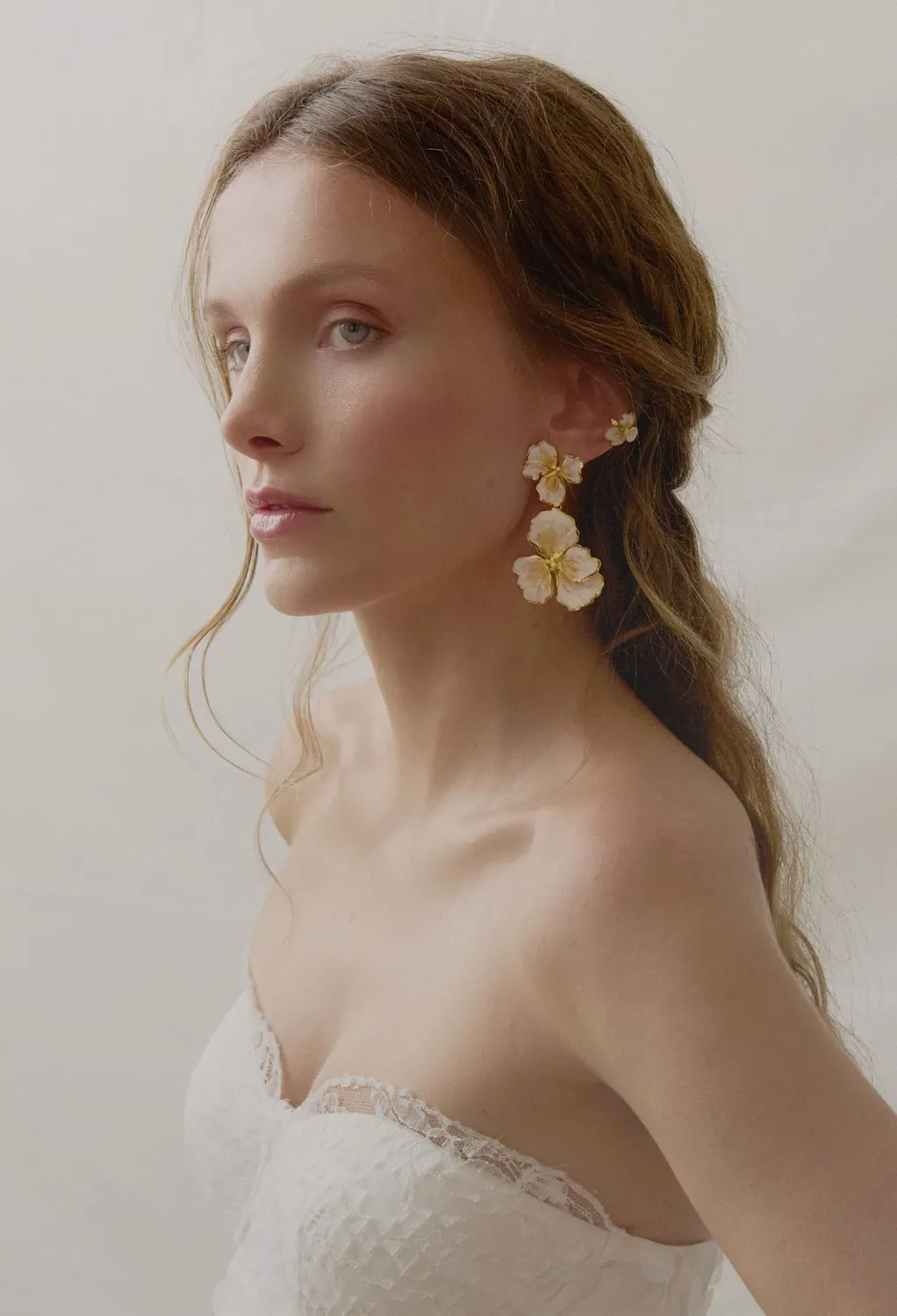 Elise Tsikis Myli earcuff fleur émaillée sans perçage
