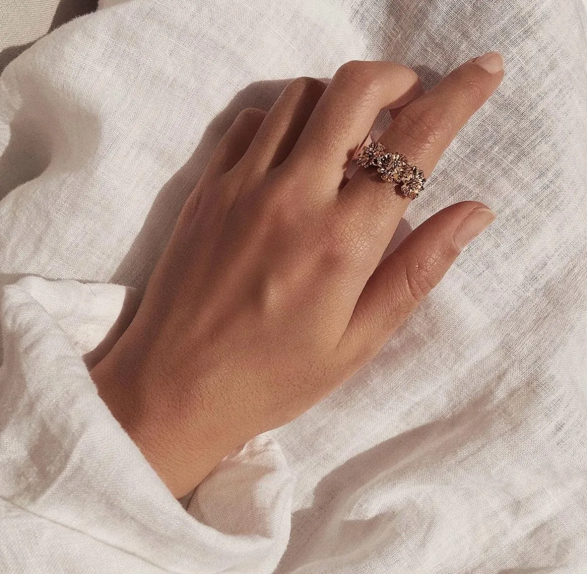 Elise Tsikis Marguerite Triple bague or jaune réglable