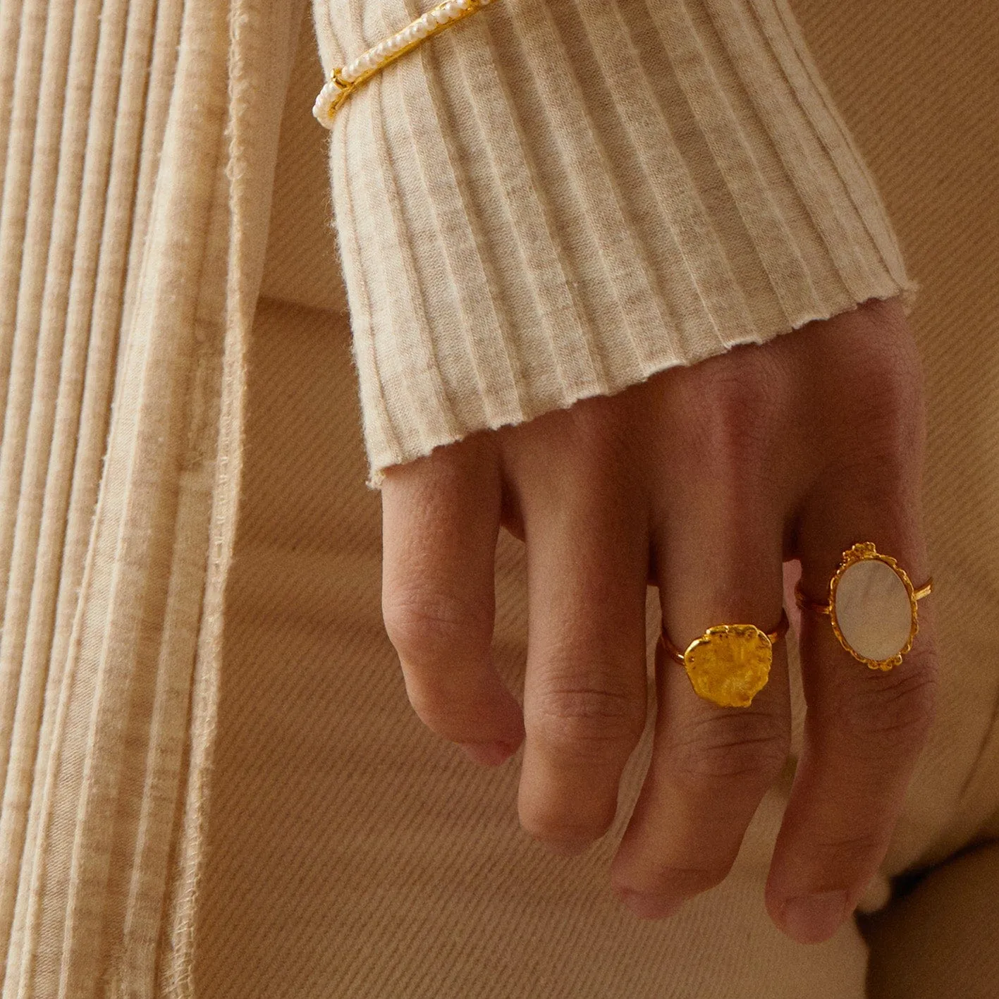 Elise Tsikis Ligari bague réglable nacre blanche