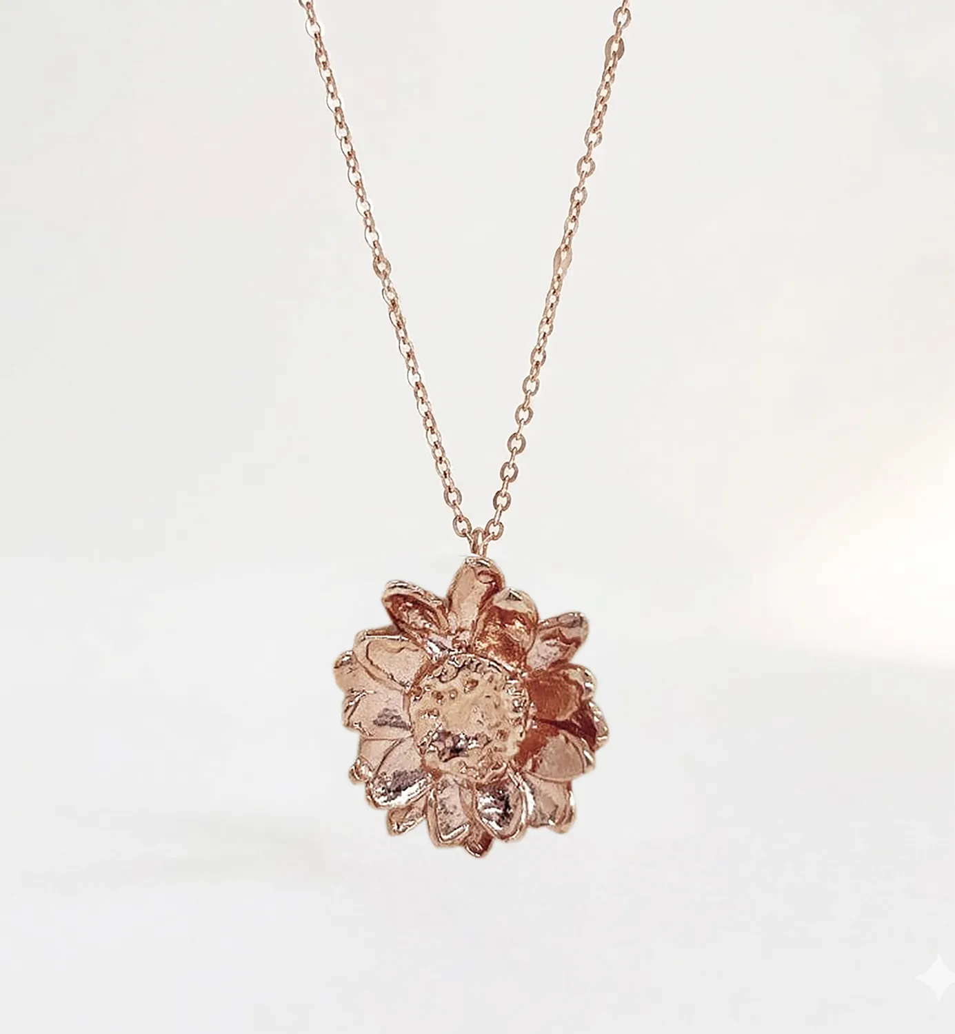 Elise Tsikis Oydes collier fleur or jaune