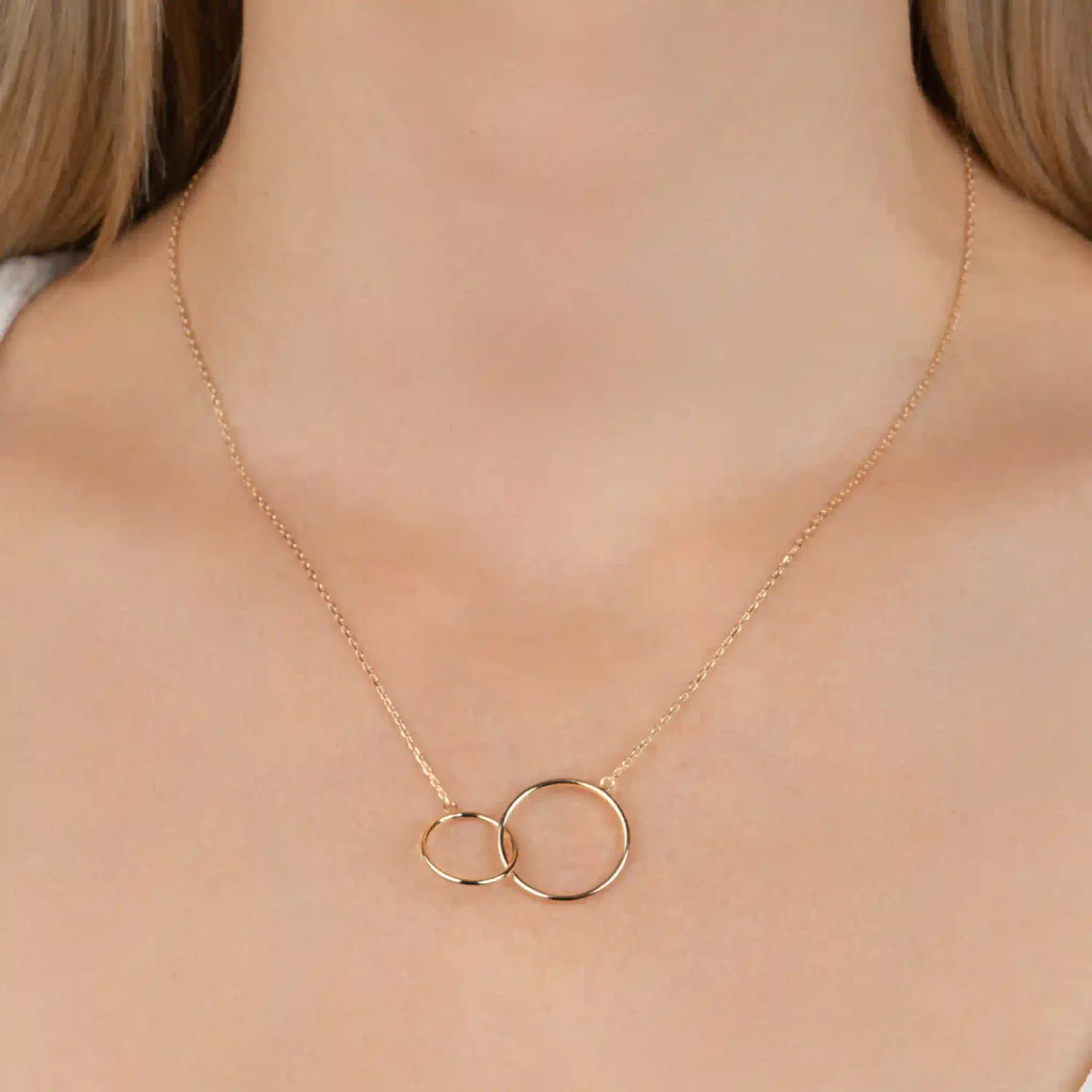 Oriana France collier 2 cercles plaqué or entrelacés