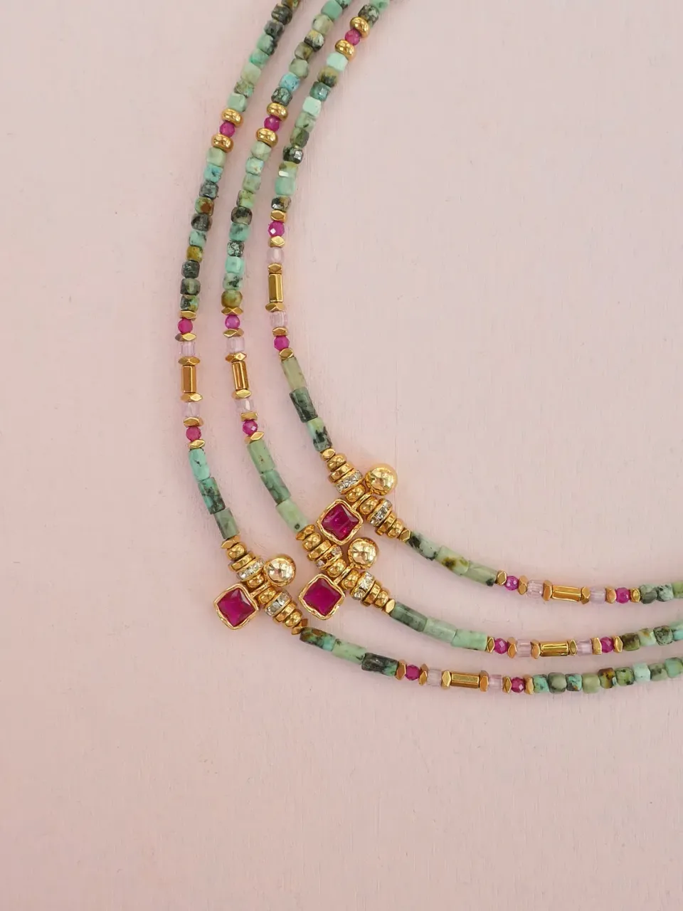 Cloralys Cléa collier turquoise zircon fuchsia 42 cm