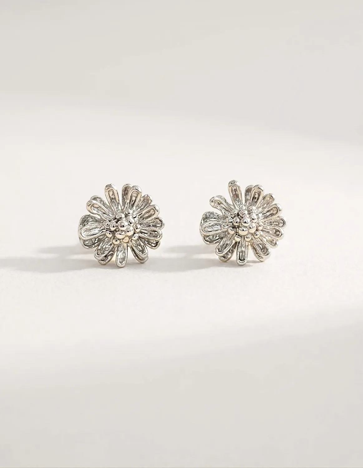 Elise Tsikis Marguerite Small boucles or jaune puces