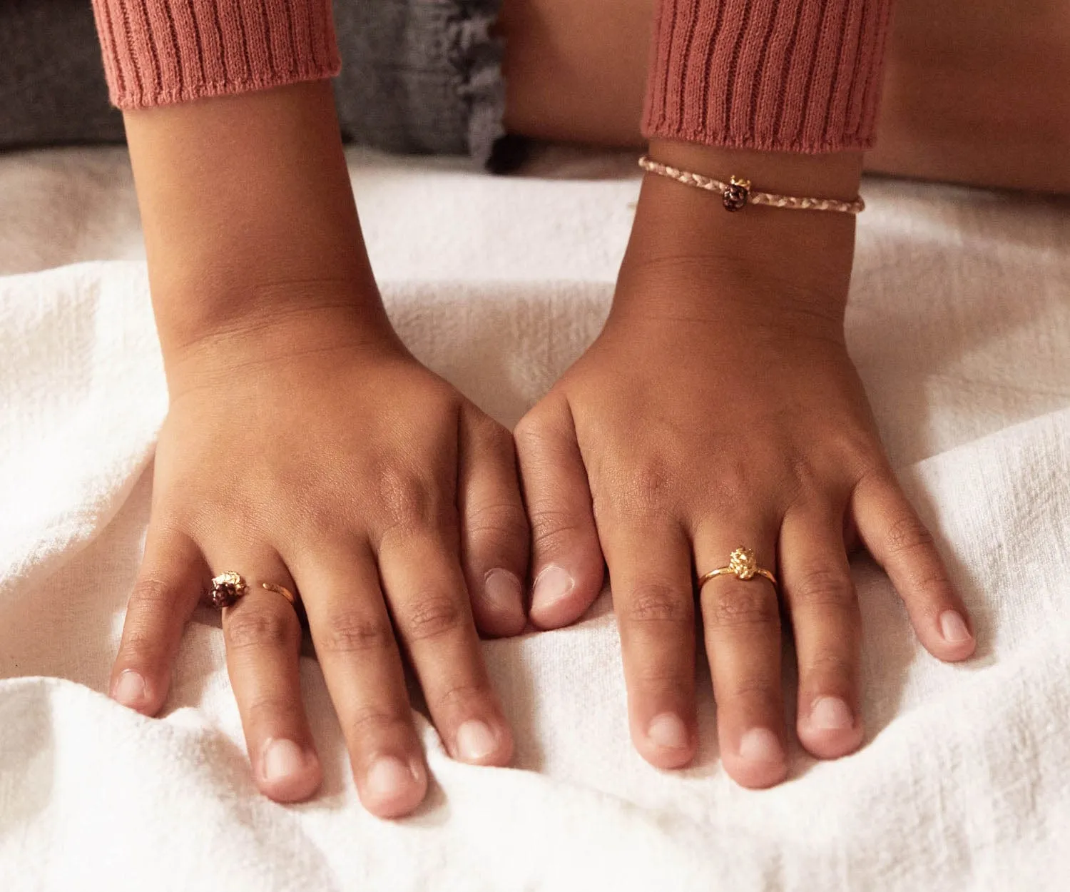 Elise Tsikis Hanelis bracelet enfant rose ajustable
