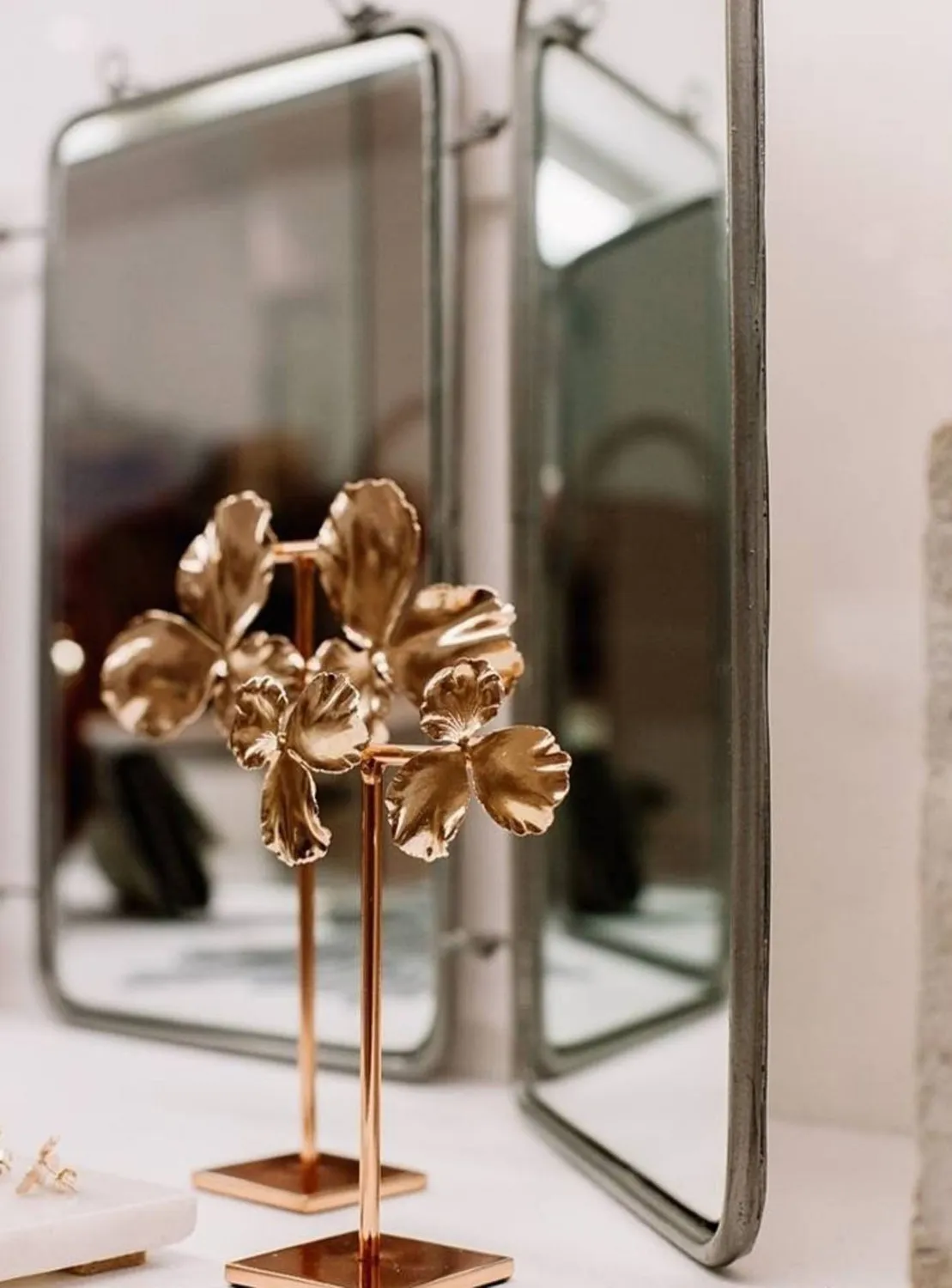 Elise Tsikis Pensée Medium boucles fleur dorée