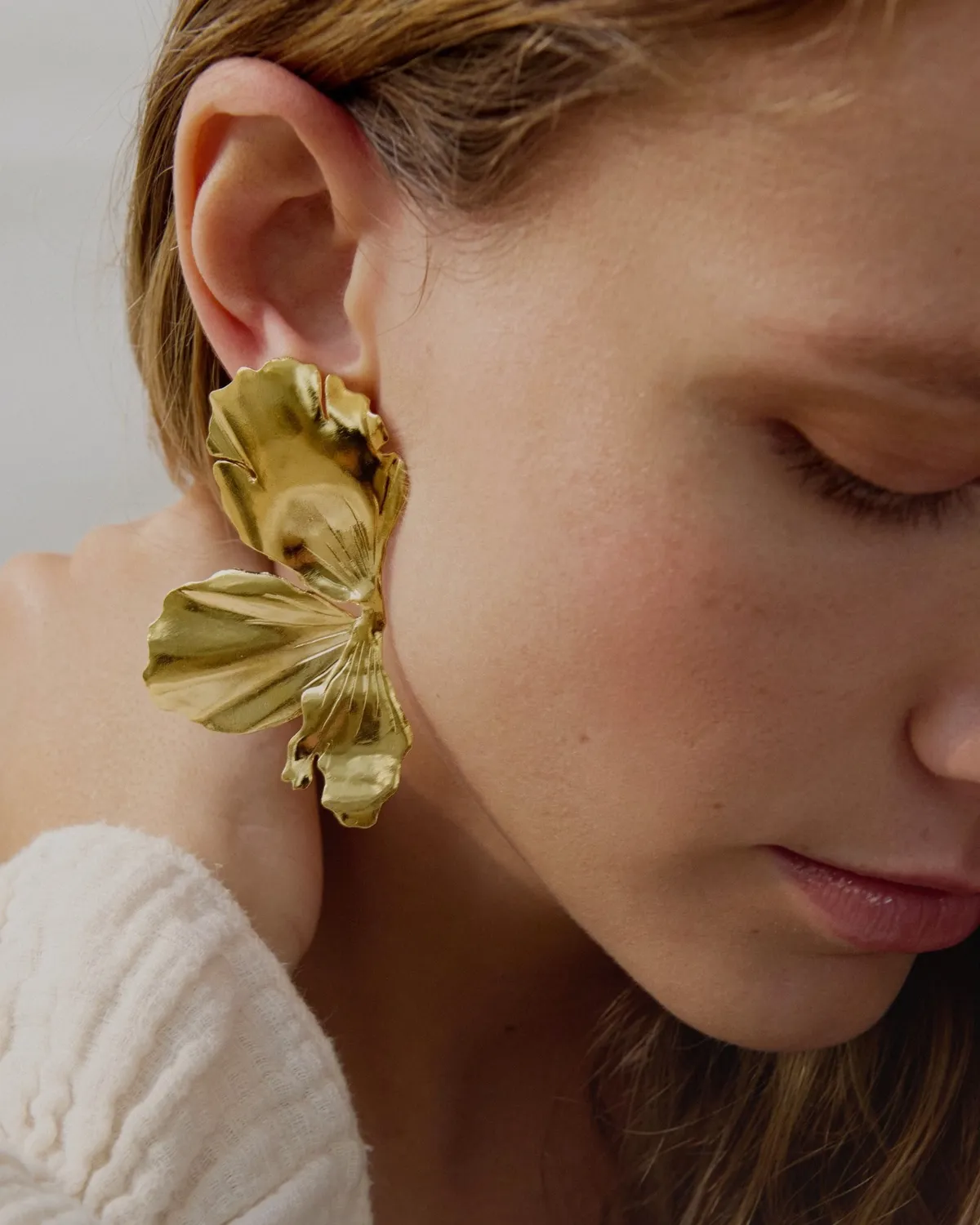 Elise Tsikis Euménide Large boucles d'oreilles fleur
