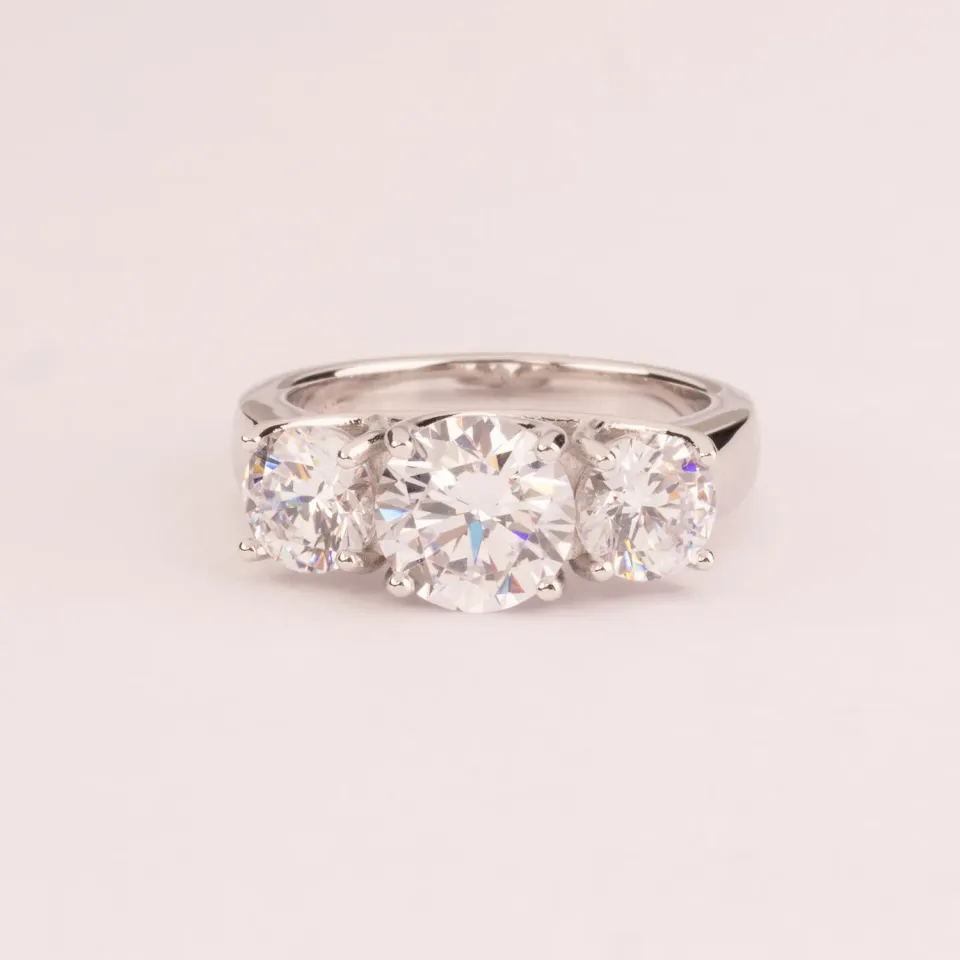 Ultima Edizione Trilogy bague centrale 8 mm zircon