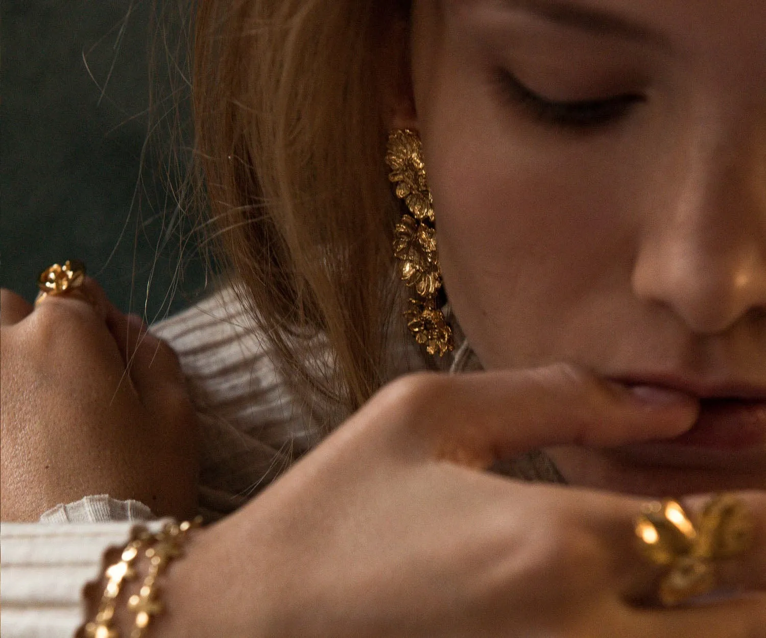 Elise Tsikis Calas Gold boucles d'oreilles doré clip
