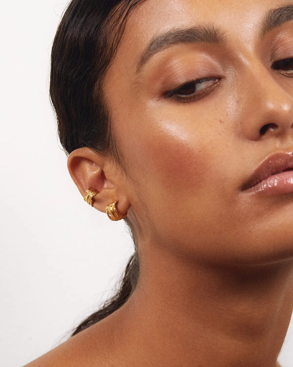 Elise Tsikis Peni earcuff or jaune martelé