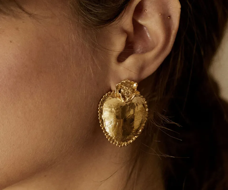 Elise Tsikis Manoush Sieci boucles d’oreilles dorées cœur