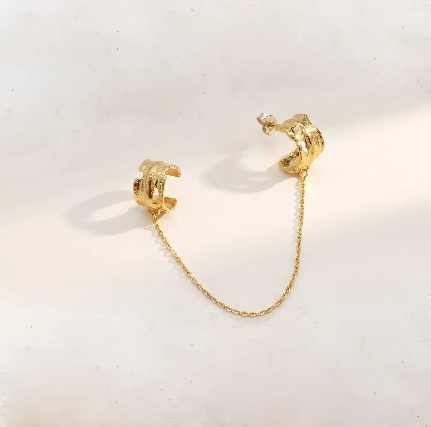 Elise Tsikis Lina earcuff double or jaune