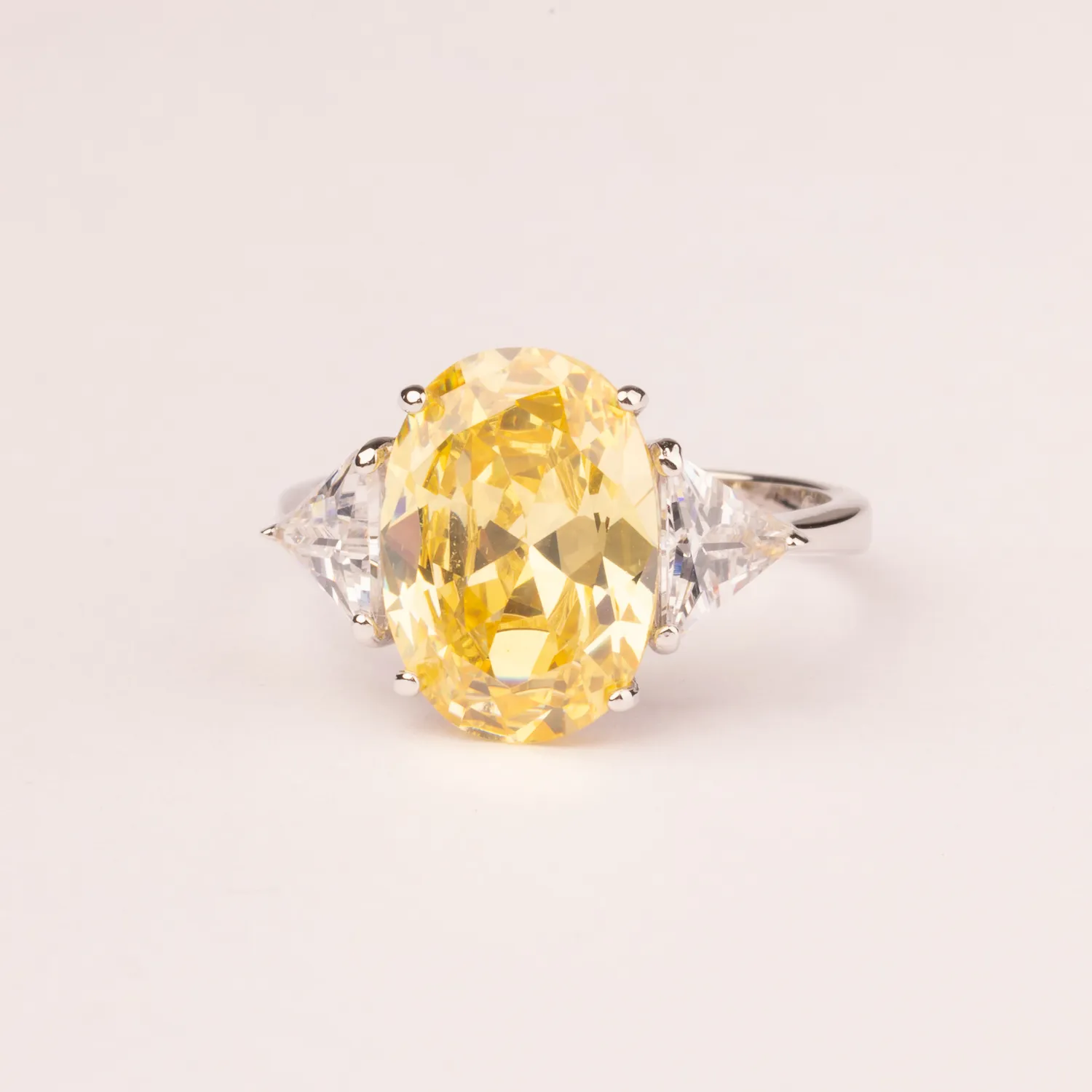 Ultima Edizione zircone ovale 14x10 bague pierre couleur