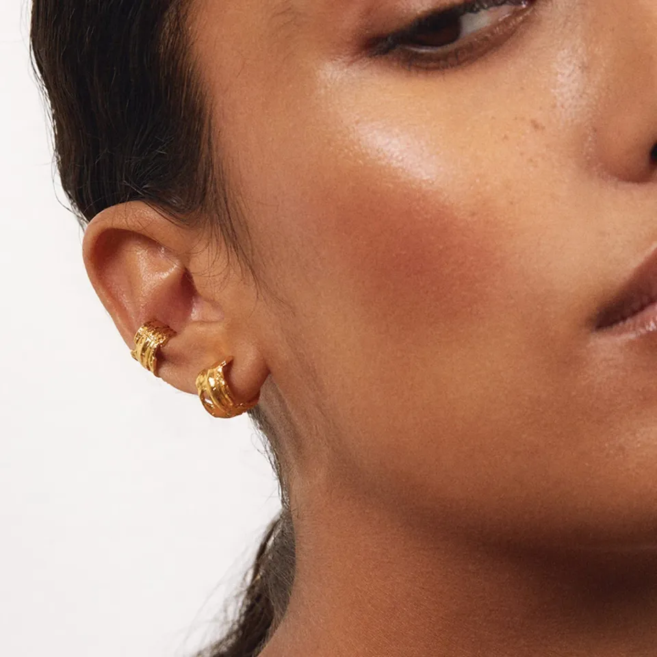 Elise Tsikis Peni earcuff or jaune martelé