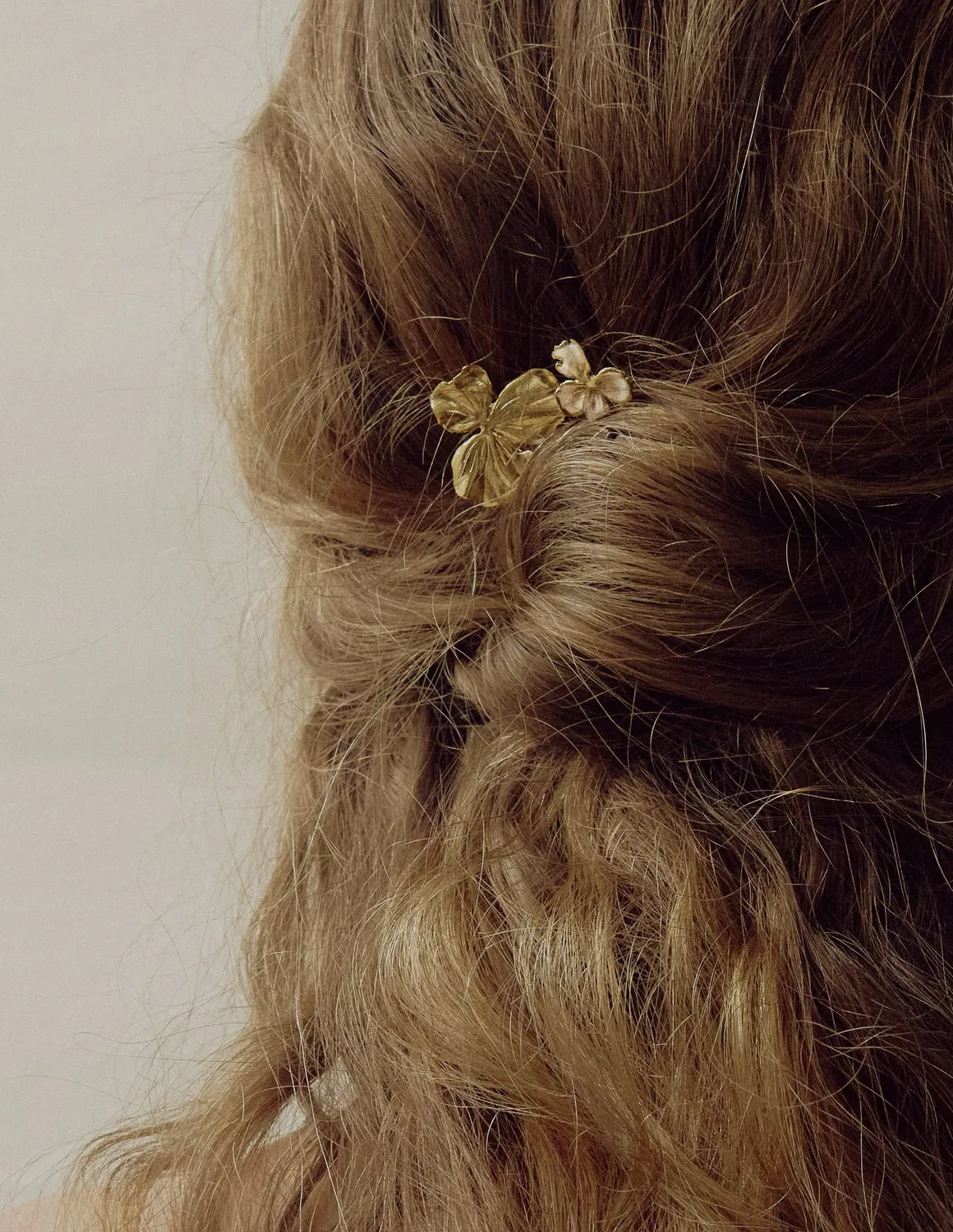 Elise Tsikis Lola épingle cheveux fleur émaillée