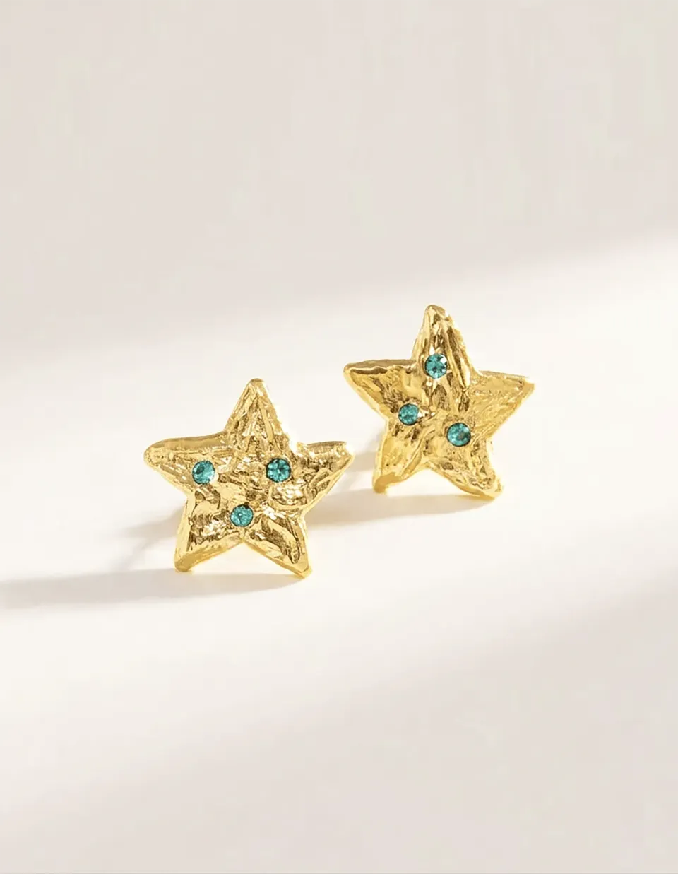 Elise Tsikis Cotulla Medium boucles d'oreilles dorées étoile