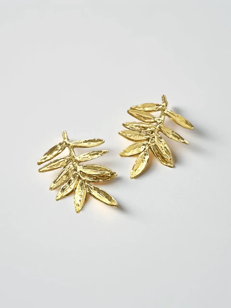 Elise Tsikis boucles Matrona feuilles olivier doré