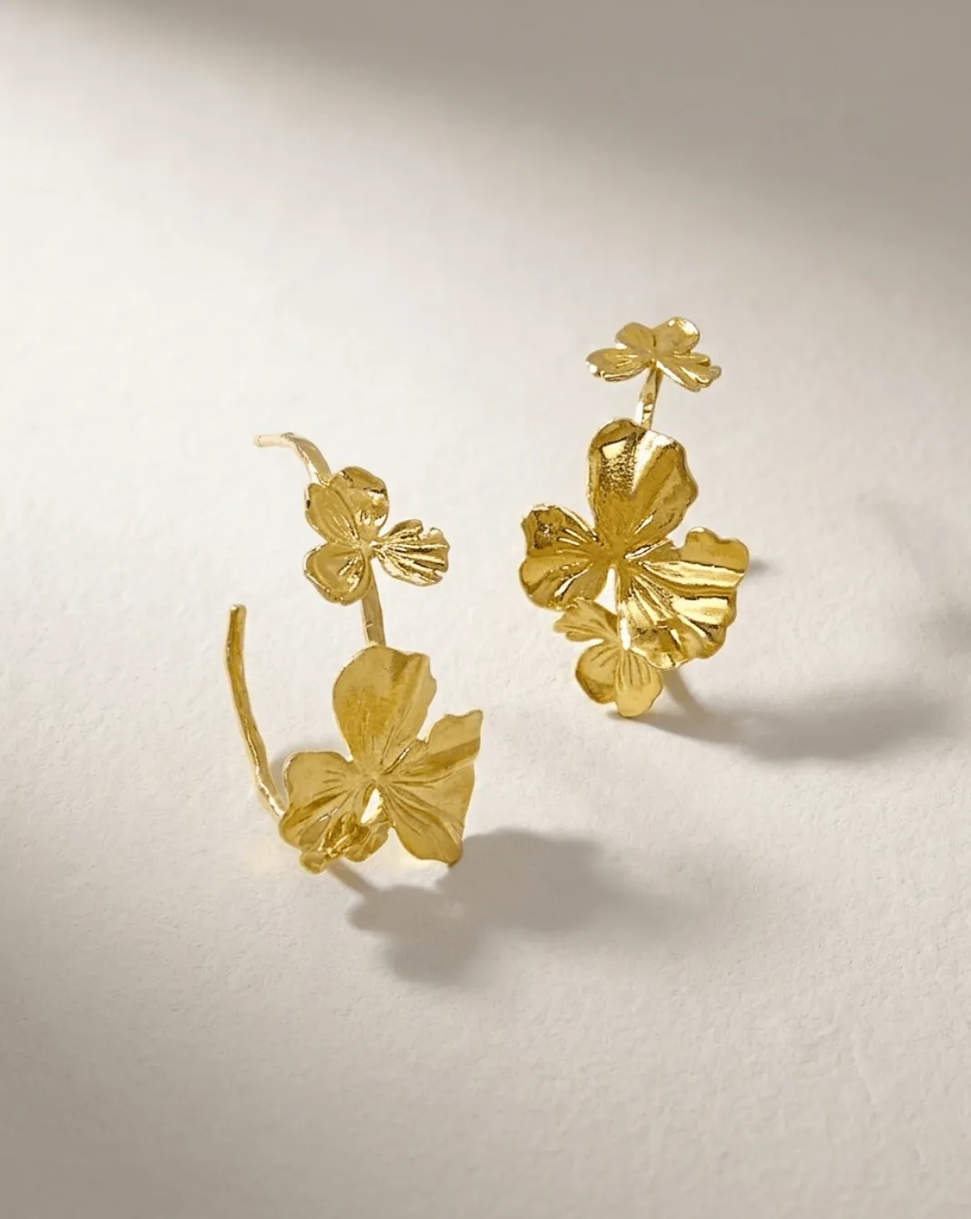 Elise Tsikis Ditsa boucles d'oreilles créoles dorées
